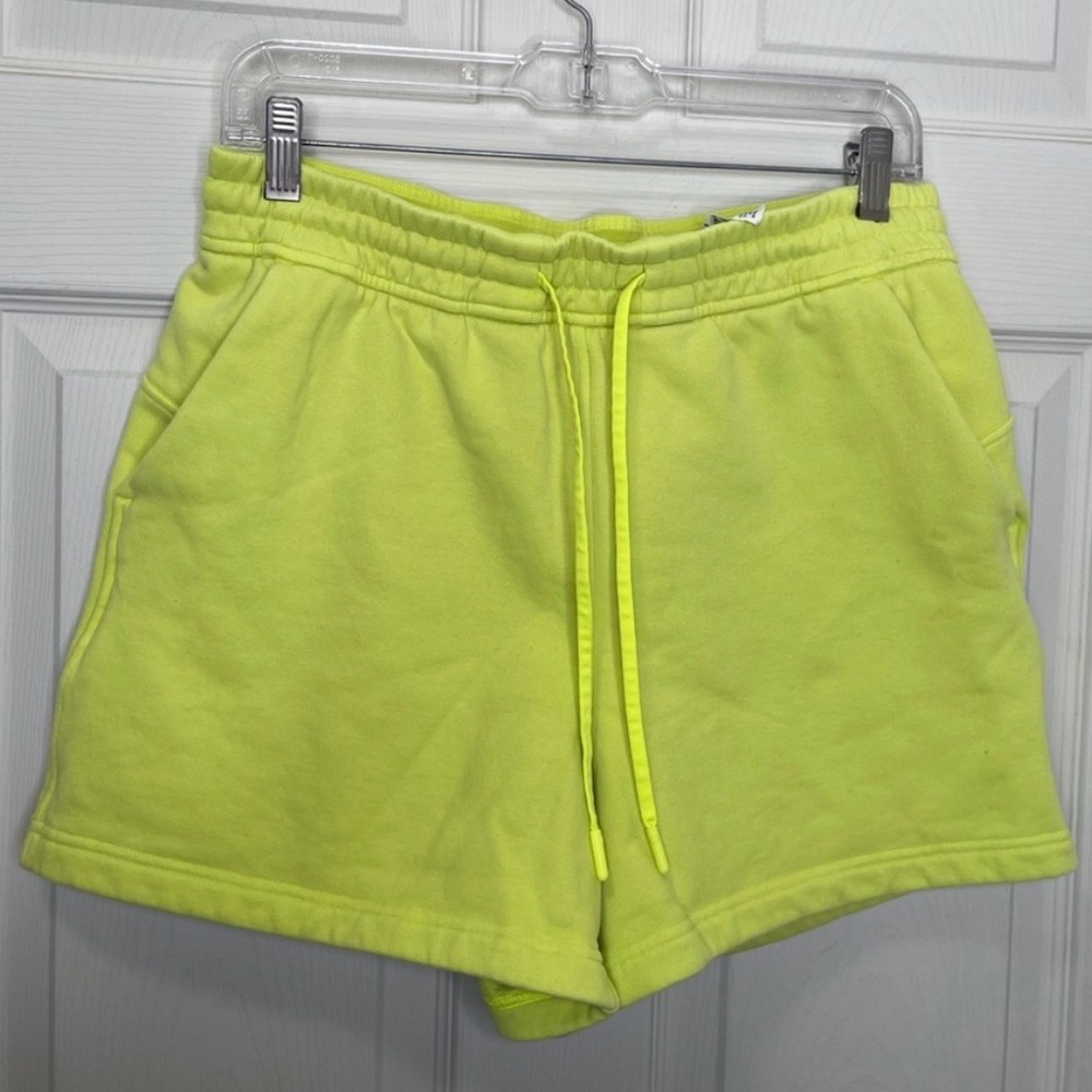 Lululemon Loungeful High-Rise Short 4" Sz 8